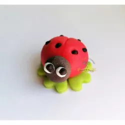 Figúrka na tortu lienka, 30 g, z kokosovej hmoty, 4 × 3 cm