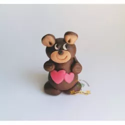 Figúrka na tortu jahodový medvedík s ružovým srdiečkom 5 cm z kokosovej hmoty
