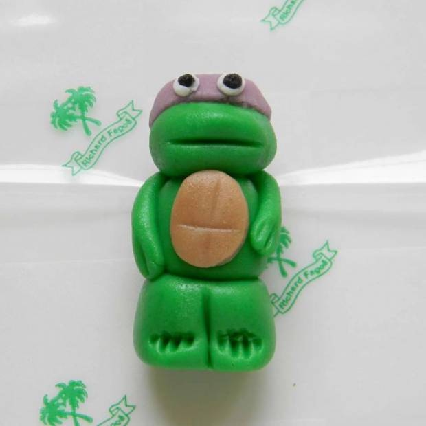 Tortová figúrka Ninja Turtle 5cm Donatello z kokosového plastu