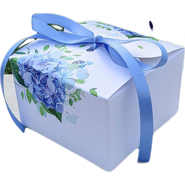 Svadobná krabička na výslužky biela s modrými hortenziami s mašľou (11 x 11 x 7 cm) 8ks