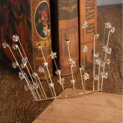 Nejedlá dekorácia kovová koruna zlatá s hviezdami